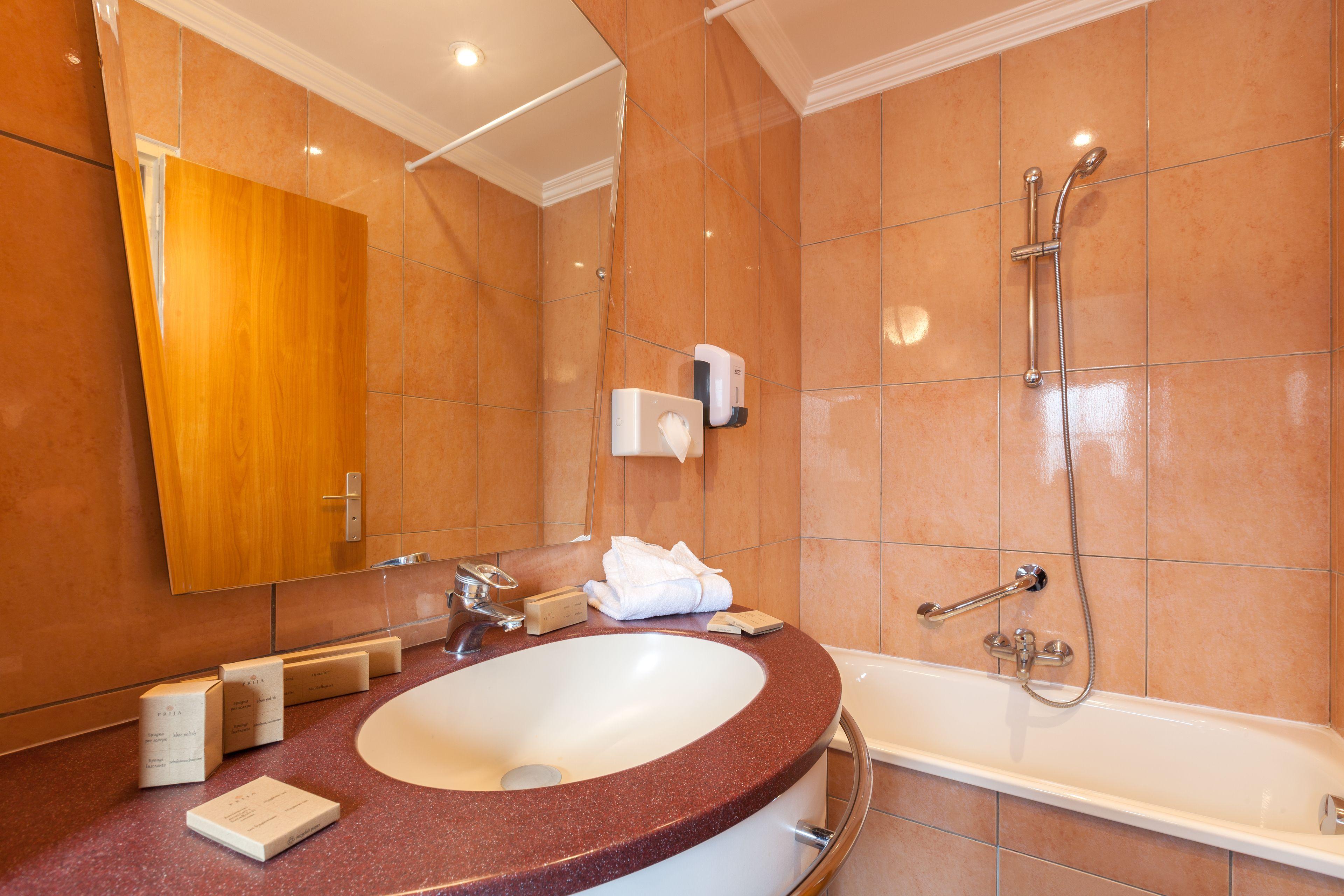 Hotel Grand Amelot 3*